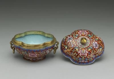 图片[3]-Begonia-shaped box with painted enamel decor on copper, Qing dynasty, Qianlong reign (1736-1795)-China Archive